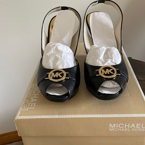Women’s Michael Kors Size 7M Black Rochelle Sling